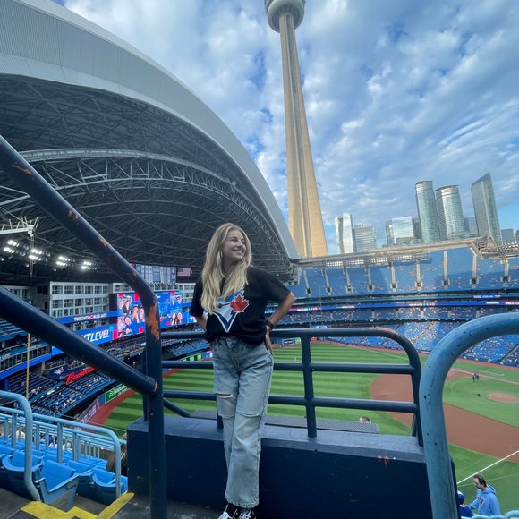 Meet your Posher, Elizabeth - Picture 3 of 9